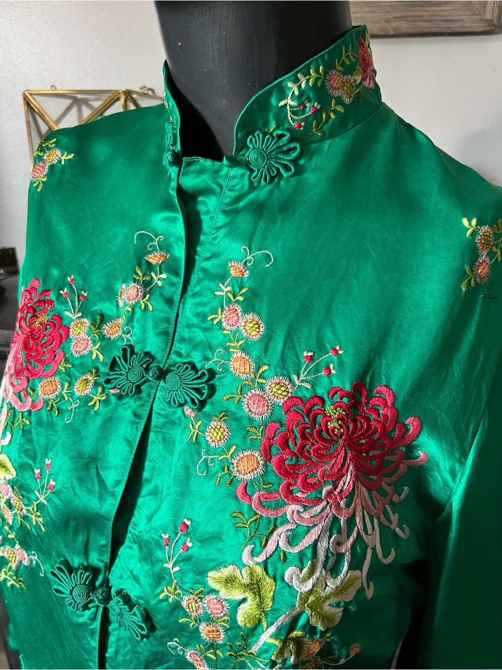 Vintage 70s Golden Bee Chinese Silk Rayon Embroidered Chrysanthemum  Jacket
